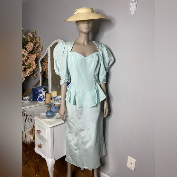 Jessica McClintock Dresses & Skirts - Jessica McClintock Green Peplum Midi Dress Sweetheart Neckline